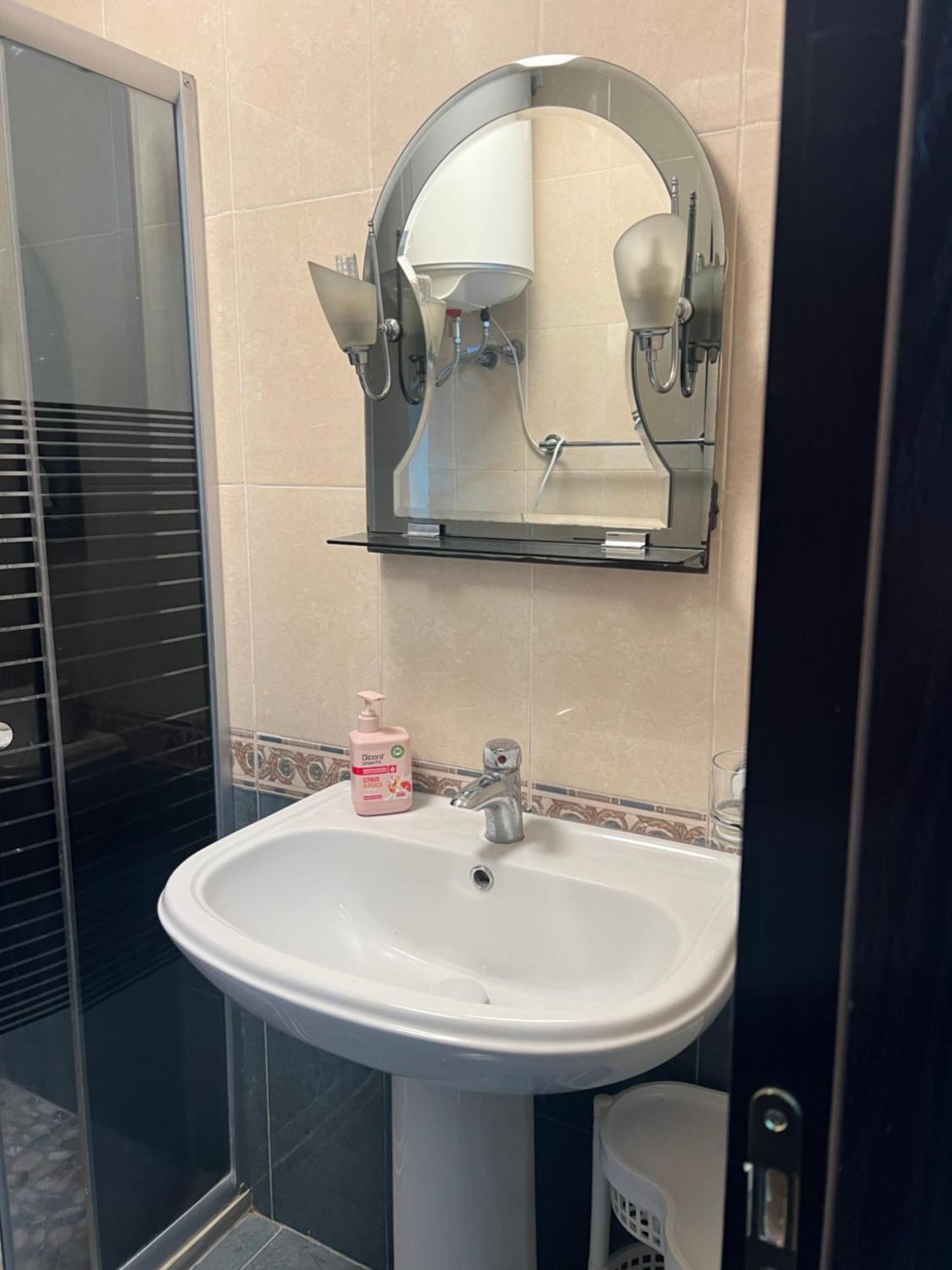 Ergi'S Studio Apartment تيرانا المظهر الخارجي الصورة